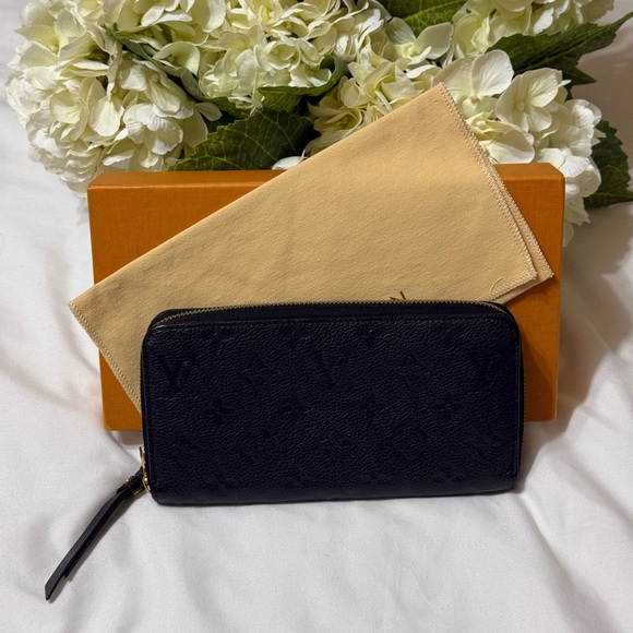 Louis Vuitton Empreinte Black Zippy Wallet - Picture 1 of 10